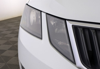 Подержанный автомобиль Skoda Octavia Liftback 2019 года (11 фото)