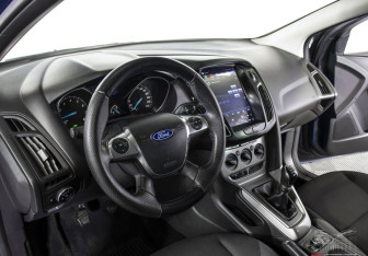 Подержанный автомобиль Ford Focus Wagon 2012 года (9 фото)