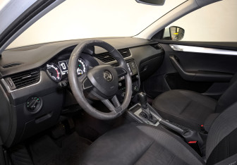 Подержанный автомобиль Skoda Octavia Liftback 2018 года (16 фото)