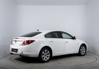Подержанный автомобиль Opel Insignia Liftback 2011 года (5 фото)
