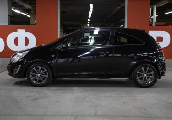 Подержанный автомобиль Opel Corsa 2011 года (8 фото)