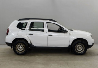 Подержанный автомобиль Renault Duster 2016 года (4 фото)