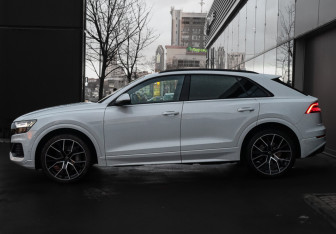 Подержанный автомобиль Audi Q8 2019 года (8 фото)