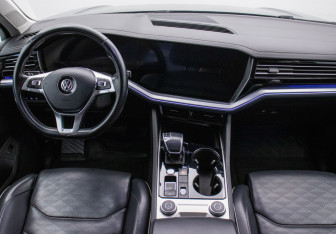 Подержанный автомобиль Volkswagen Touareg 2020 года (13 фото)