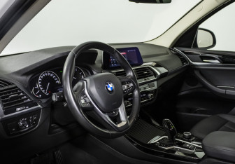 Подержанный автомобиль BMW X3 2020 года (10 фото)