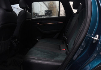 Подержанный автомобиль Geely Monjaro 2023 года (10 фото)