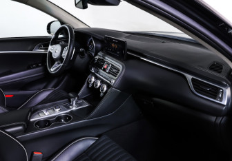 Подержанный автомобиль Genesis G70 2021 года (11 фото)