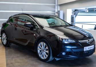 Подержанный автомобиль Opel Astra Hatchback 2012 года (3 фото)
