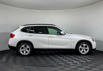 Подержанный автомобиль BMW X1 2011 года (6 фото)