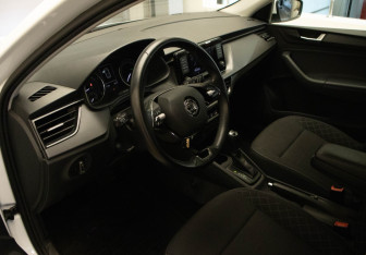 Подержанный автомобиль Skoda Rapid Liftback 2022 года (7 фото)