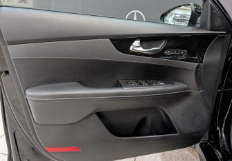 Подержанный автомобиль Kia Cerato Sedan 2022 года (19 фото)