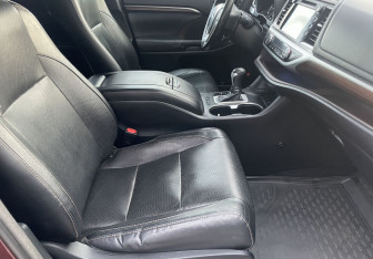 Подержанный автомобиль Toyota Highlander 2014 года (9 фото)
