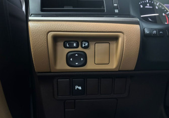 Подержанный автомобиль Lexus ES 2016 года (19 фото)