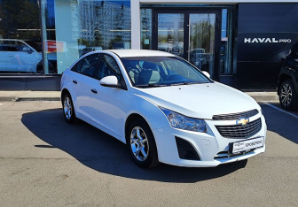 Подержанный автомобиль Chevrolet Cruze Sedan 2015 года (3 фото)