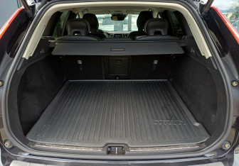 Подержанный автомобиль Volvo XC60 2020 года (10 фото)