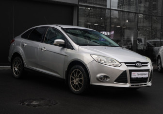 Подержанный автомобиль Ford Focus Sedan 2011 года (3 фото)
