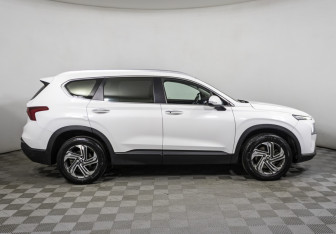 Подержанный автомобиль Hyundai Santa Fe 2021 года (4 фото)