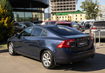 Подержанный автомобиль Volvo S60 2011 года (5 фото)