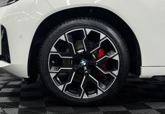 Подержанный автомобиль BMW X3 2024 года (8 фото)