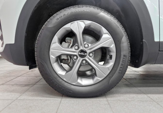 Подержанный автомобиль Kia Seltos 2022 года (19 фото)