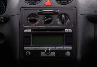 Подержанный автомобиль Volkswagen Caddy Compactvan 2008 года (14 фото)