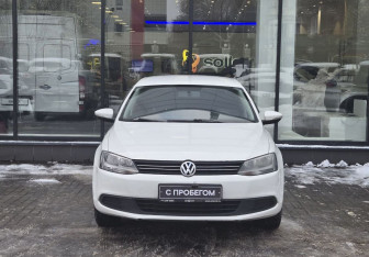 Подержанный автомобиль Volkswagen Jetta Sedan 2013 года (2 фото)