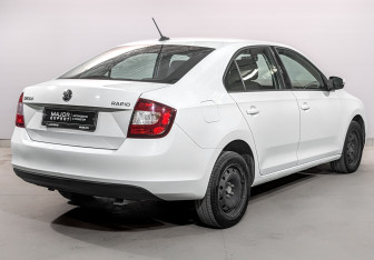 Подержанный автомобиль Skoda Rapid Liftback 2019 года (5 фото)