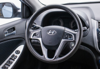 Подержанный автомобиль Hyundai Solaris Hatchback 2012 года (15 фото)