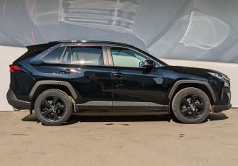 Подержанный автомобиль Toyota RAV4 2022 года (27 фото)
