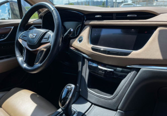 Подержанный автомобиль Cadillac XT5 2018 года (9 фото)