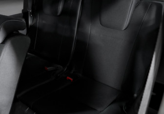 Подержанный автомобиль Toyota Wish Minivan 2010 года (16 фото)
