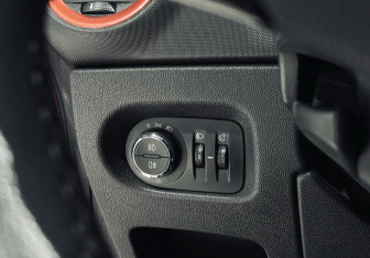 Подержанный автомобиль Opel Corsa 2012 года (11 фото)