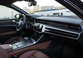 Подержанный автомобиль Audi A6 Sedan 2020 года (15 фото)
