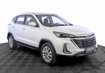 Подержанный автомобиль BAIC X35 2023 года (3 фото)