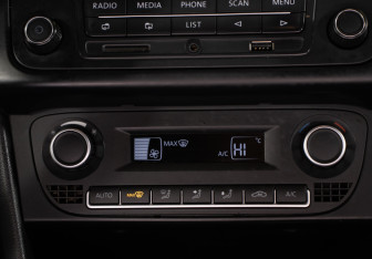 Подержанный автомобиль Volkswagen Polo Sedan 2014 года (21 фото)