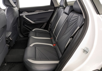 Подержанный автомобиль Geely Atlas 2024 года (18 фото)