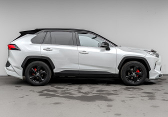Подержанный автомобиль Toyota RAV4 2021 года (4 фото)