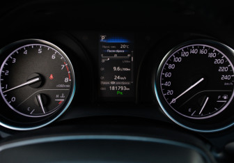 Подержанный автомобиль Toyota Camry Sedan 2018 года (10 фото)