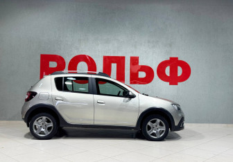 Подержанный автомобиль Renault Sandero 2020 года (4 фото)