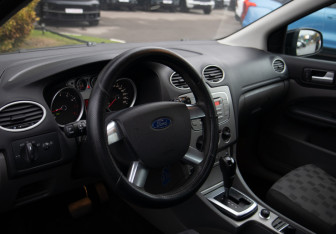 Подержанный автомобиль Ford Focus Sedan 2009 года (10 фото)
