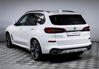 Подержанный автомобиль BMW X5 2019 года (7 фото)