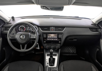 Подержанный автомобиль Skoda Octavia Liftback 2019 года (14 фото)