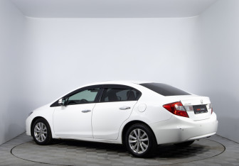 Подержанный автомобиль Honda Civic Sedan 2012 года (7 фото)
