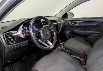 Подержанный автомобиль Kia Rio Hatchback 2021 года (15 фото)