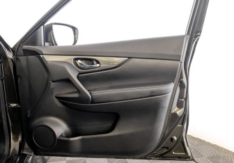 Подержанный автомобиль Nissan X-Trail 2018 года (24 фото)
