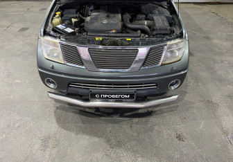 Подержанный автомобиль Nissan Pathfinder 2006 года (18 фото)