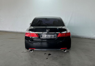 Подержанный автомобиль Honda Accord Sedan 2013 года (5 фото)
