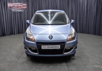 Подержанный автомобиль Renault Scenic 2011 года (2 фото)