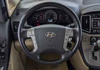 Подержанный автомобиль Hyundai H-1 2021 года (22 фото)