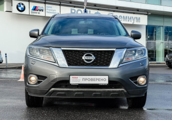 Подержанный автомобиль Nissan Pathfinder 2014 года (2 фото)